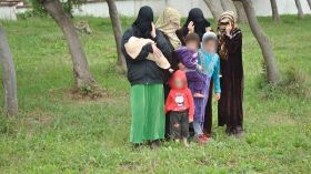 Les familles des terroristes continuent de se livrer successivement aux autorités