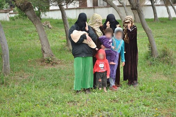 Les familles des terroristes continuent de se livrer successivement aux autorités