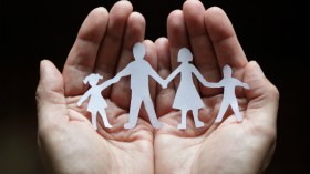 أمهات يتنكرن لأبنائهن بعد الطلاق ويتنازلن عن حق الحضانة