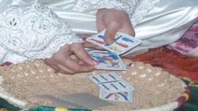 نساء يفتحن النصيب، يقرأن الحظ ويستولين على مجوهرات الضحايا بأم البواقي