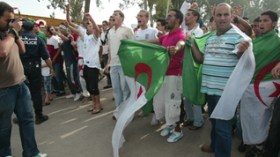 Large crowd at the airport to welcome the Algerian football players