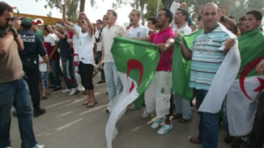 Large crowd at the airport to welcome the Algerian football players