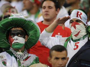 Official : Algerian fans lost their documents and money in South Africa