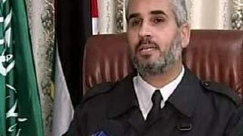 عباس يريد الخروج من ورطته بالدعوة إلى حكومة وحدة وطنية