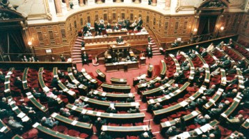 تحية إكبار للبرلمان الفرنسي