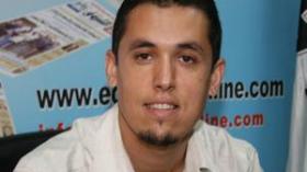 زهير فارس يدعو الجزائريين إلى التصويت لصالحه بقوة