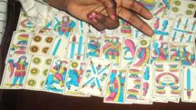 عرافة شابة تحول حي “الباطوار” بالعلمة إلى “مزارة”