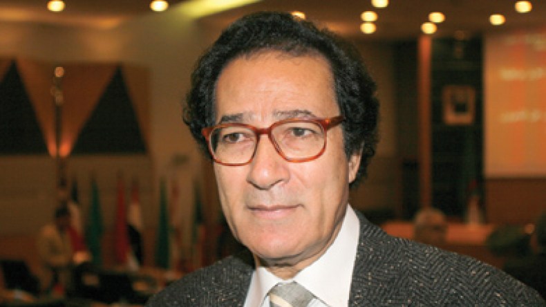 فاروق حسني اشتغل وزيرا عند سوزان لاختيار أزيائها من باريس ولندن