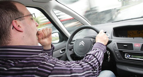 Mise en garde contre la conduite sous l’effet de la fatigue en été