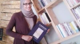 فاطمة اشترطت على خطيبها سلة من الكتب ودينار تونسي واحد!