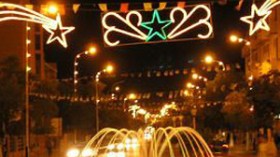 جزائريون يتزاحمون على الأسواق ليلا ويتسحرون على الشواء فجرا