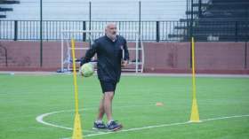 إقالة المدرب الفرنسي لـ “سوسطارة” بِسبب عدم صعوده إلى المنصّة الشرفية