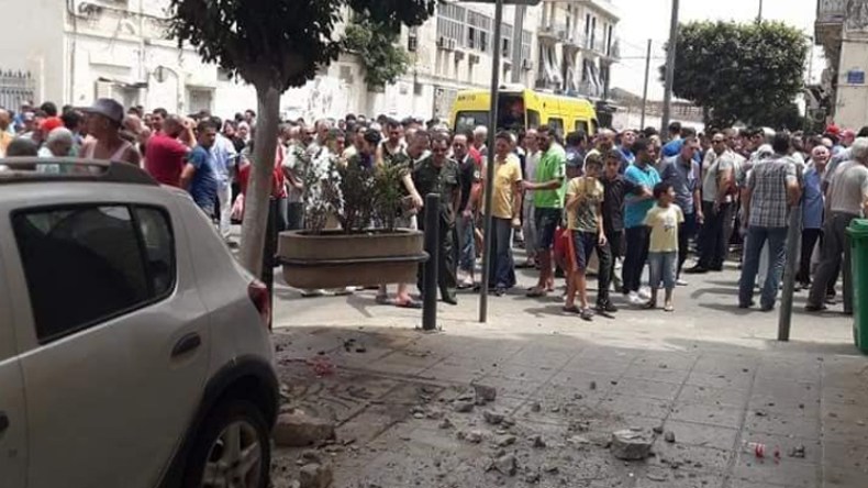 احتجاج في حسين داي على خطر سقوط شرفات العمارات الهشة