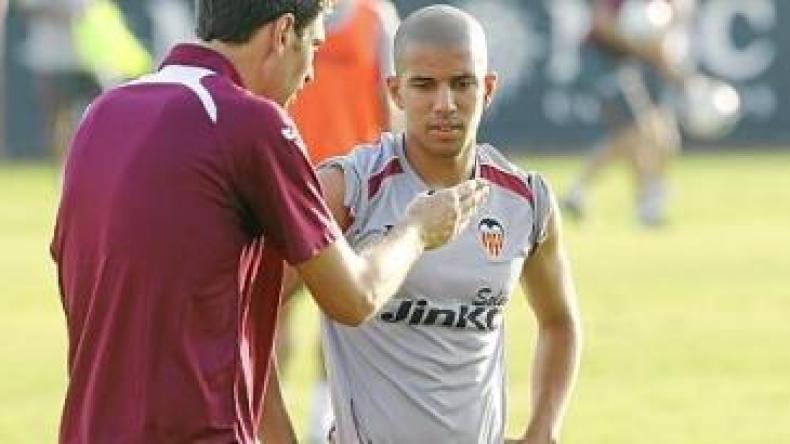 إدارة فالونسيا تثمّن قدرات فيغولي وتعتزم تجديد عقده