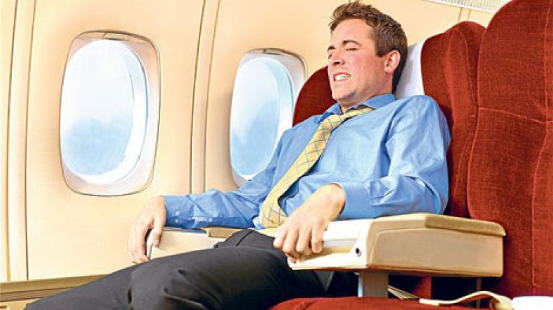 جزائريون يحرمون على أنفسهم ركوب الطائرات والقطارات