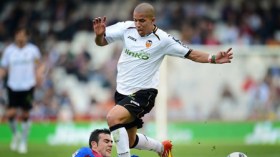 الجزائريون يعيدون فتح “الأندلس” وينصّبون فيغولي “ملكا”!