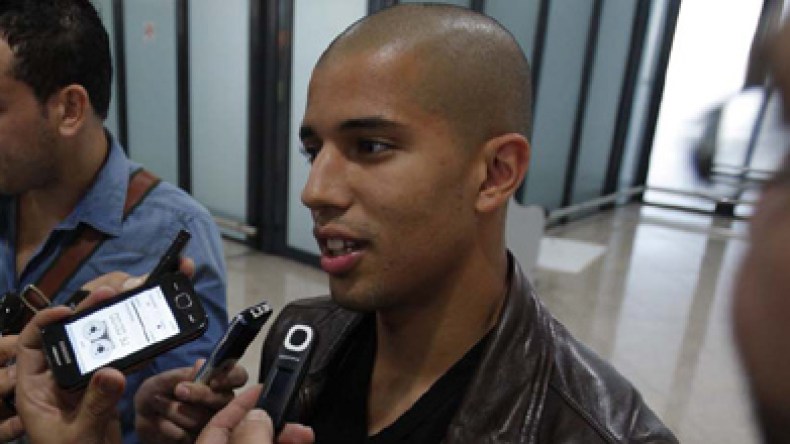 فغولي للشروق : اخترت الجزائر عن قناعة و أضرب موعدا للجزائريين أمام تونس