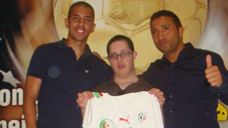 فيغولي يهدي قميصه للطفل “رؤوف”