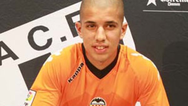 10 محترفين من بينهم فغولي يصلون الجزائر