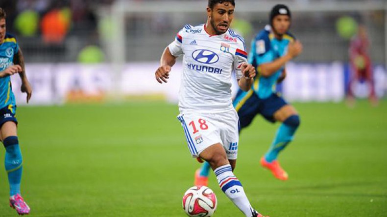 نبيل فقير لن يشارك في الكان بسبب ضغوطات نادي ليون