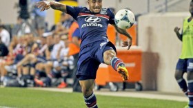 وسائل الإعلام الفرنسية تصف فقير بالإنتهازي‮‬