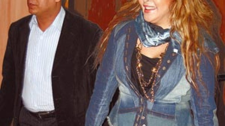 مناجير فلة ورط مدير التلفزيون وكاد يلغي حفلة القاعة البيضاوية