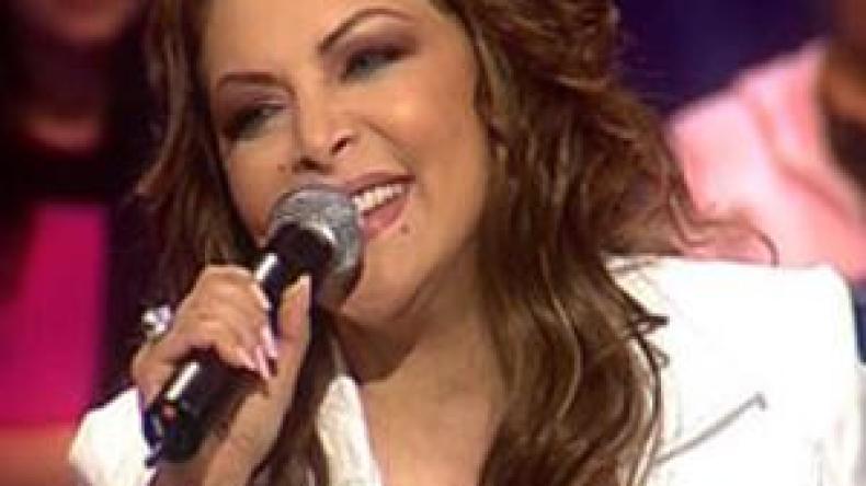 فلة عبابسة للشروق: خبر‭ ‬منعي‭ ‬من‭ ‬زيارة‭ ‬سوريا‭ ‬إشاعة‭ ‬وقريبا‭ ‬تعرفون‭ ‬من‭ ‬هي‭ ‬فلّة؟