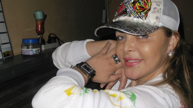 وزير الثقافة يشيد بفلة عبابسة ويتجاهل اعتزالها الفن!