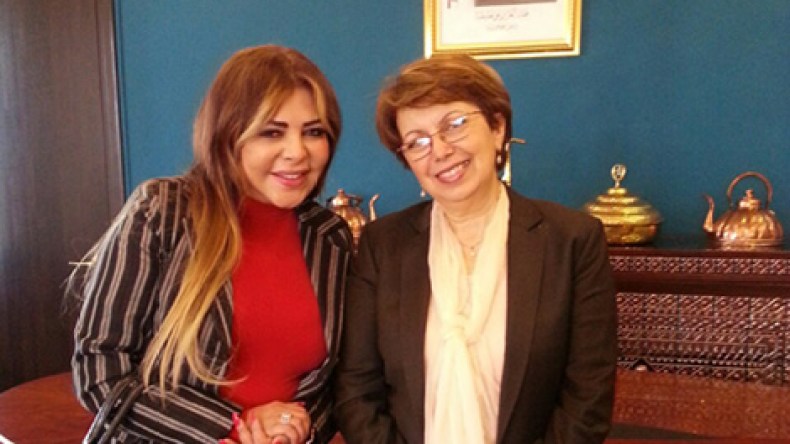 لعبيدي تسلم فلة بطاقة الفنان في مكتبها وتستمع لانشغالاتها