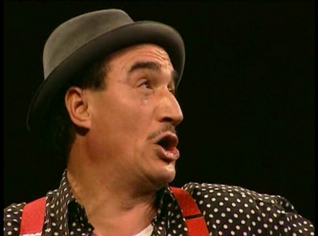 Algerians artists leader in France opens fire on Fellag