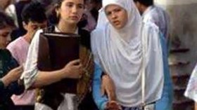 مرسوم رئاسي يسمح للمرأة بنقل الجنسية الجزائرية إلى أبنائها