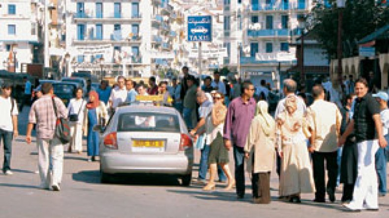 الرجال أكثر من النساء و29 مليون جزائري يحتشدون في المدن