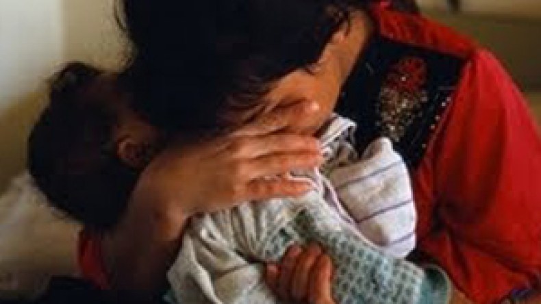 إعترافات أم عازبة وهموم وطفلة تطاردها لعنة “بنت الحرام”