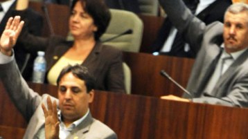 إرضاء الشعب؟ أم كمشة من المسترجلات؟