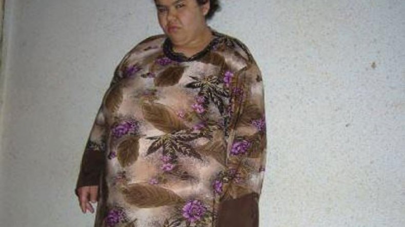 سميرة في 16 من عمرها ووزنها جاوز قنطارين ونصف قنطار