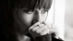 أمي تظلمني وتجعلني خادمة لأهل البيت