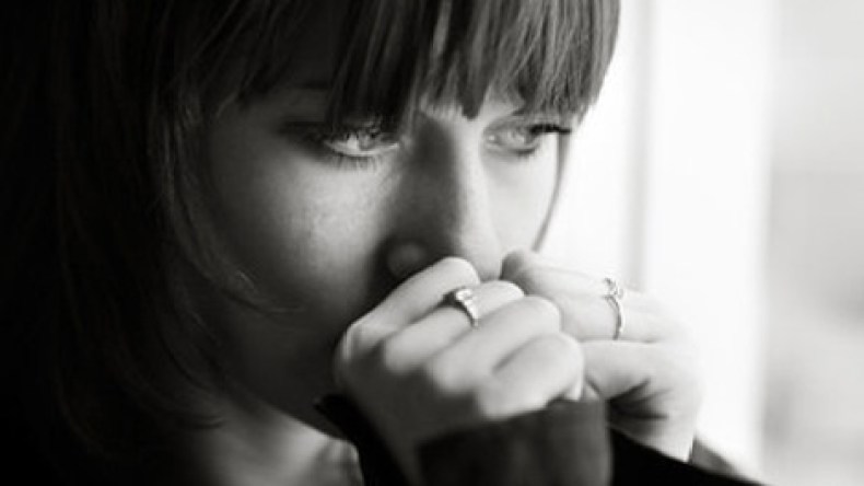 أمي تظلمني وتجعلني خادمة لأهل البيت