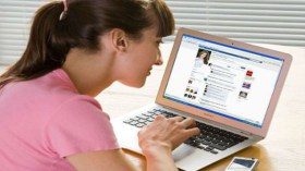 مواقع التواصل الاجتماعي تخفف الإجهاد عند النساء