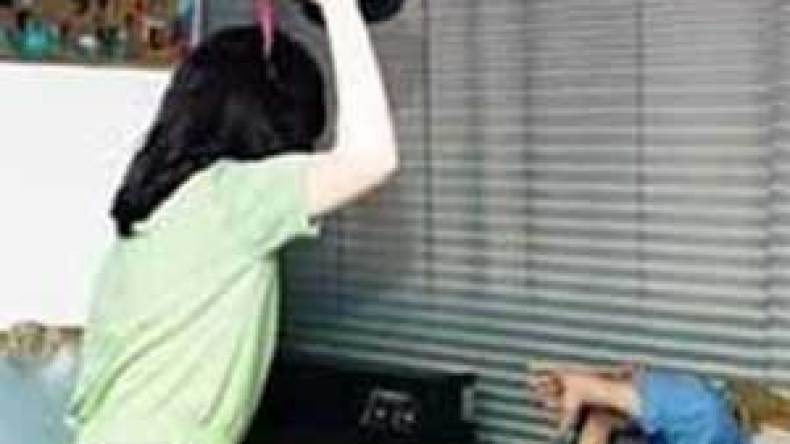 بالفيديو ..رجال يطلبون الحماية بعد تعرضهم للضرب من زوجاتهم