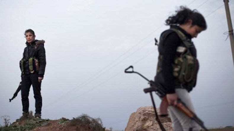 المقاتلات الكرديات في سوريا.. حسناوات في مواجهة “داعش”