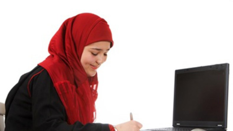 المرأة العاملة.. الطريق إلى التحرش الجنسي والمساومات