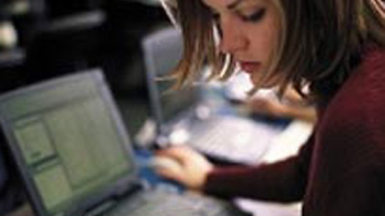 الموظفات‮ ‬يفضلن‭ ‬العمل‭ ‬في‭ ‬شهر‭ ‬رمضان‭ ‬وتوقيته‭ ‬يقضي‭ ‬على‭ ‬عطلهن