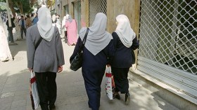 منحة للمرأة الماكثة بالبيت وسنتان عطلة أمومة