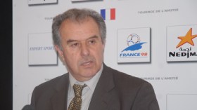 زيدان وحاملو كأس العالم 98  يواجهون نجوم العصر الذهبي للكرة الجزائرية