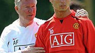 Sir Alex Ferguson tells Cristiano Ronaldo to stay put at Manchester United/Ferguson warns Ronaldo could ruin his career