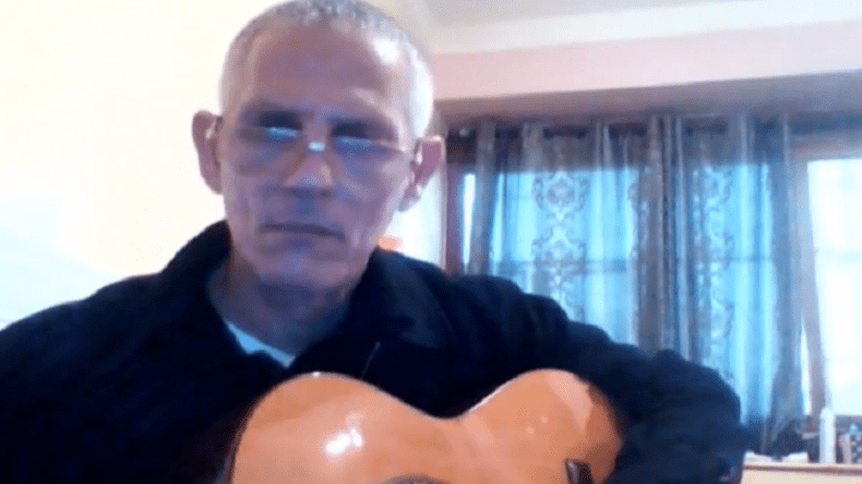 فرحات آيت علي.. صناعة وموسيقى!