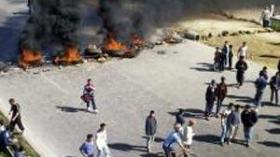 متهم تدينه المحكمة فيقوم أهله بغلق ‬طرقات‭ ‬المدينة