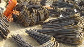 أطنان من نفايات الحديد والألومنيوم مكدسة بمخازن المصدرين