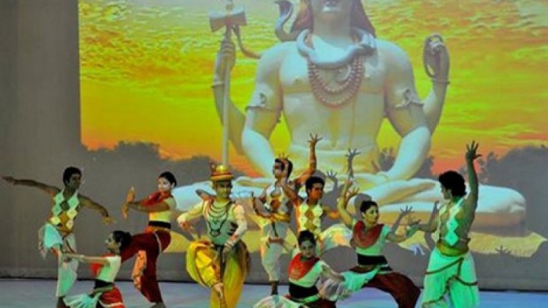 جمهور ابن زيدون يستمتع بـ”أهاليل” ويتألم مع “رسل السلام” لأوجاع دارفور