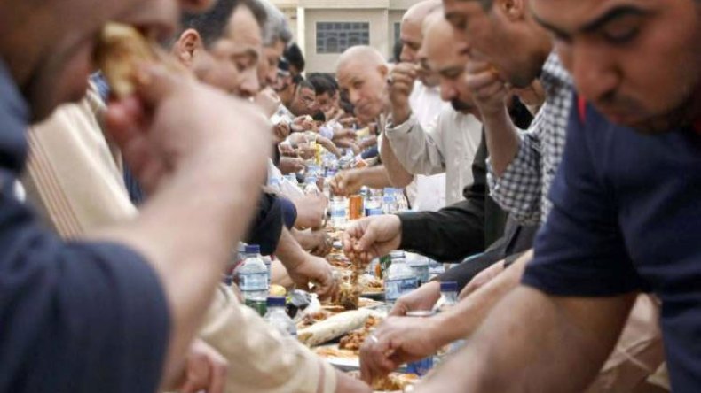 شباب يقيمون حفلات الزفاف في محيط ضيق بأقل تكلفة في زمن كورونا